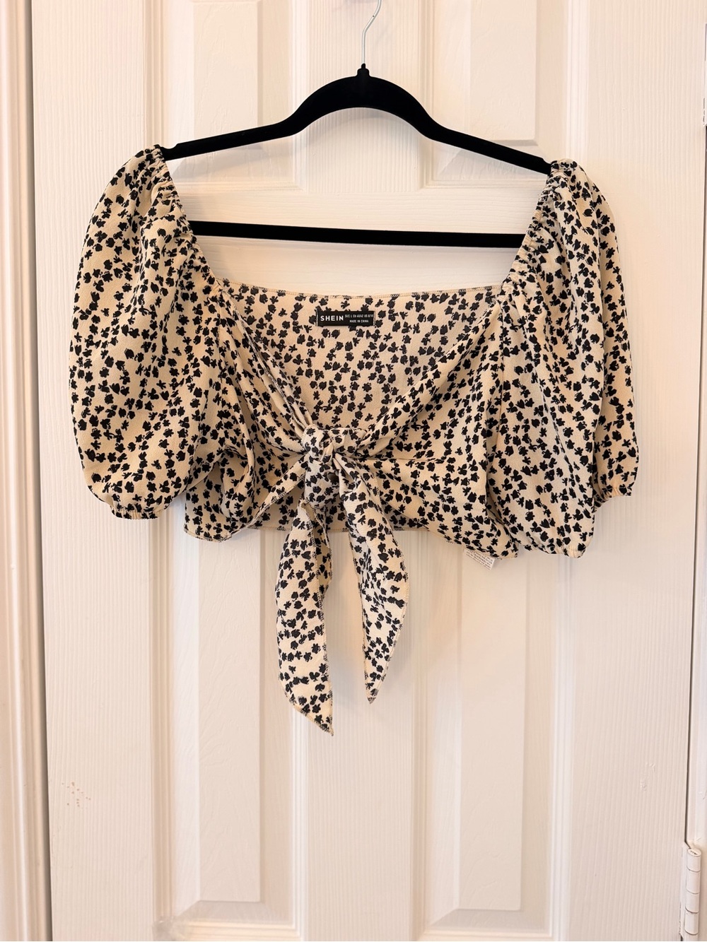 SHEIN Cream Black Floral Tie-Front Puff Sleeve Crop Top